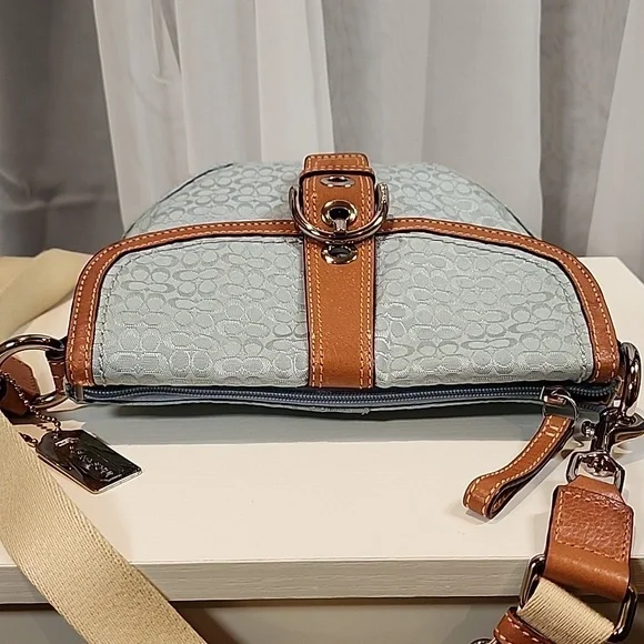 Coach Soho Mini Signature Swing-pack - Picture 8 of 15